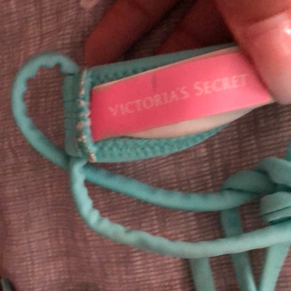 Victoria’s Secret bikini top - Picture 4 of 5
